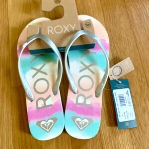 Roxy flip flops size 8, NWT
